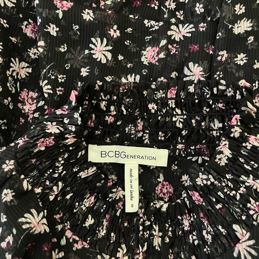 BCBGeneration Sheer Floral Print Chiffon Smocked Top Coquette Feminine Size S - Picture 6 of 6